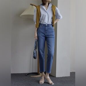 Feise High Rise Relaxed Straight Jeans